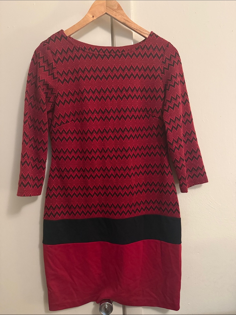 Ronni Nicole Red and Black Chevron Knit Shift Dress